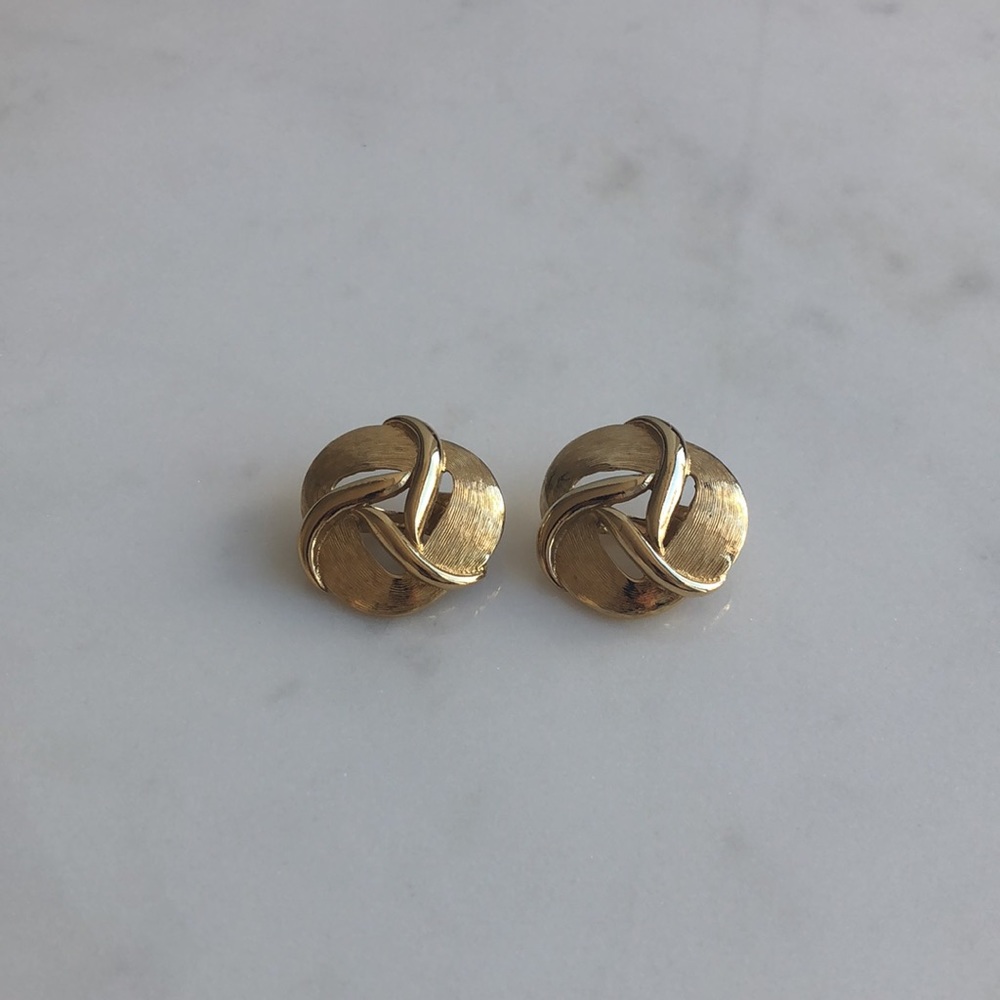 Trifari Vintage Gold Tone Clip on Earrings